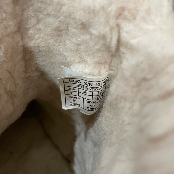 Kids UGG Chestnut Boots Size 2 - Picture 6 of 6